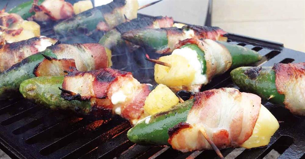 GRILLED JALAPEÑO POPPERS