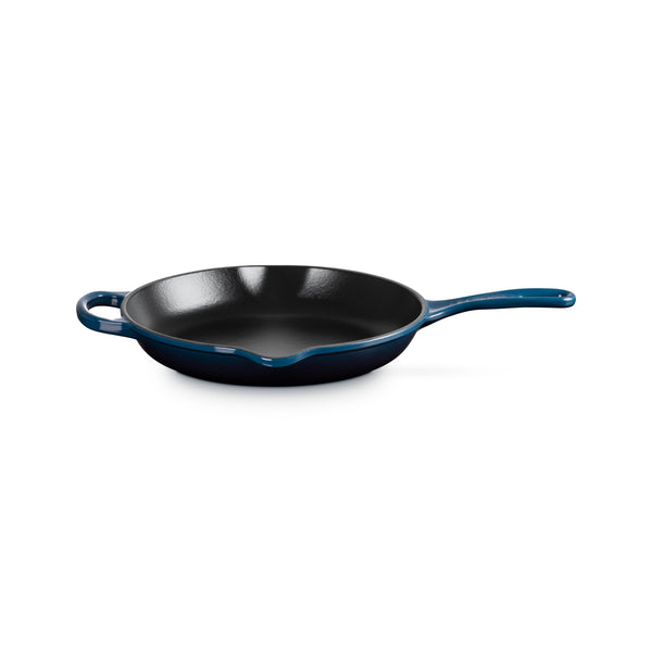 LE CREUSET 9" SIGNATURE IRON HANDLE SKILLET  - NUIT