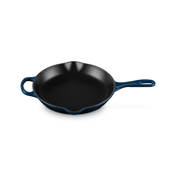 LE CREUSET 9" SIGNATURE IRON HANDLE SKILLET  - NUIT