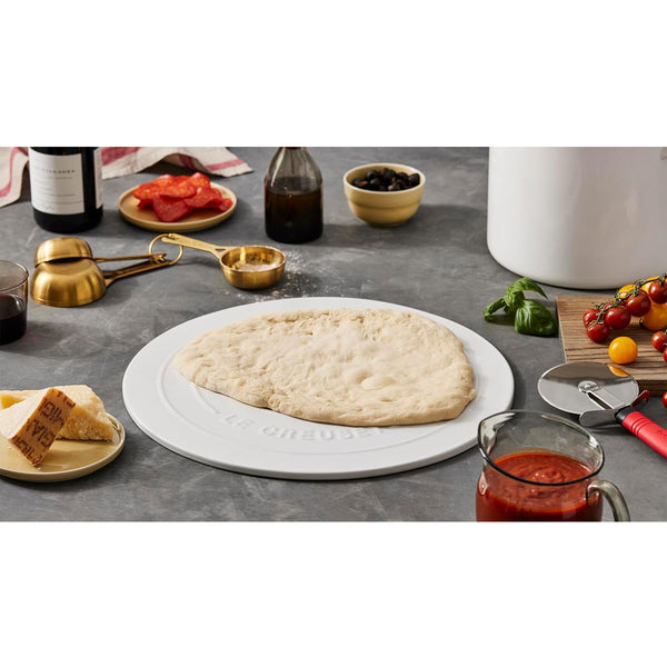 Le Creuset 15" Round Pizza Stone 15 in Oyster