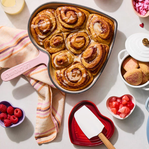 Le Creuset 10.25 " Traditional Heart Skillet  - Chiffon Pink