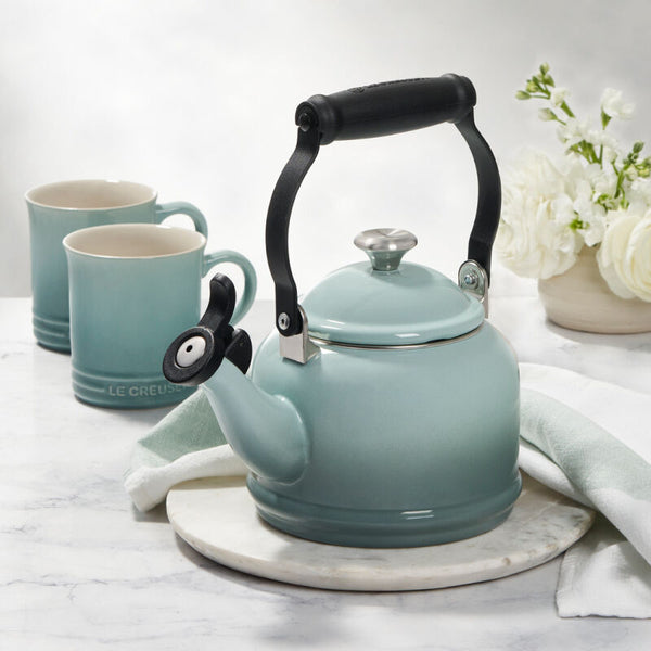Le Creuset Demi Kettle w/ SS Knob & 2 Mug Set - Sea Salt
